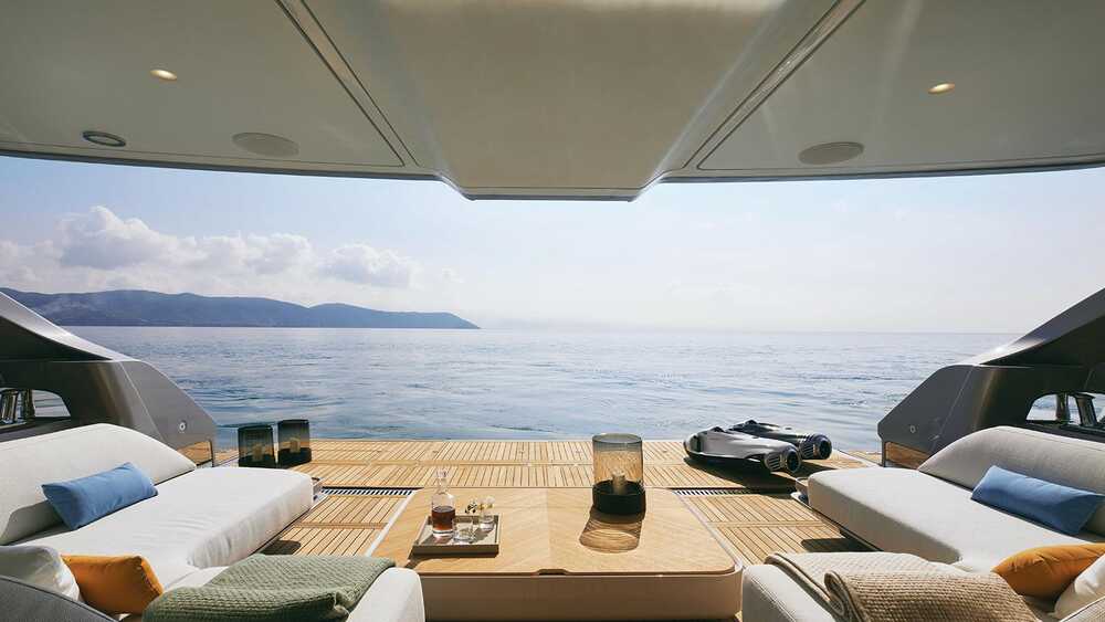 Beach club on aft