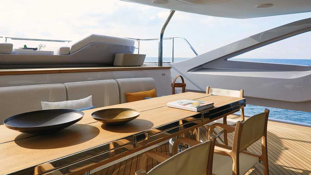 Dining area on cockpit 