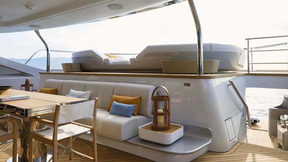 Cockpit on main deck