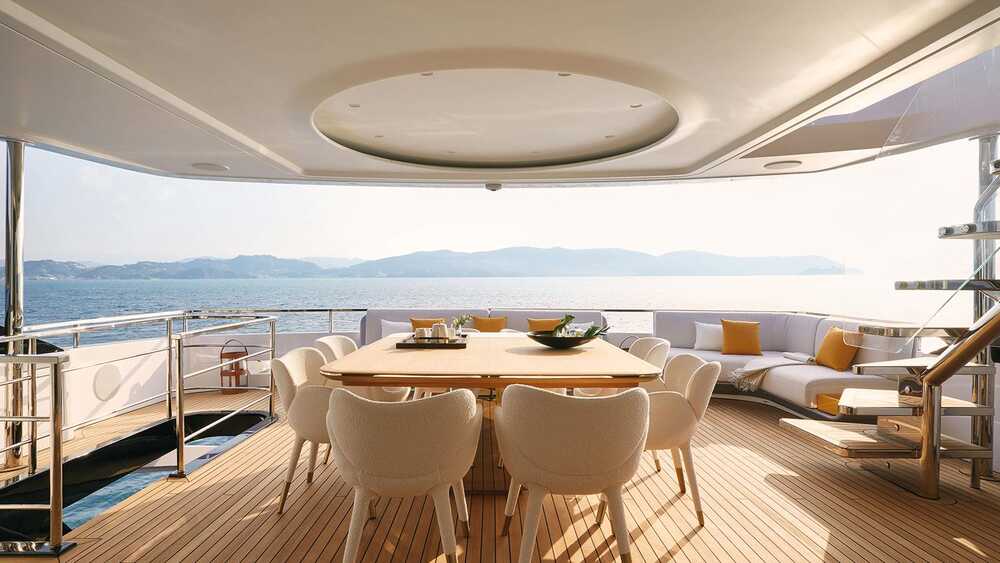 Dining area on the aft of upper deck