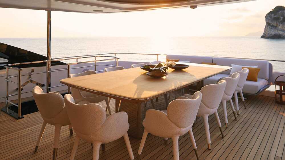 Dining area on the aft of upper deck
