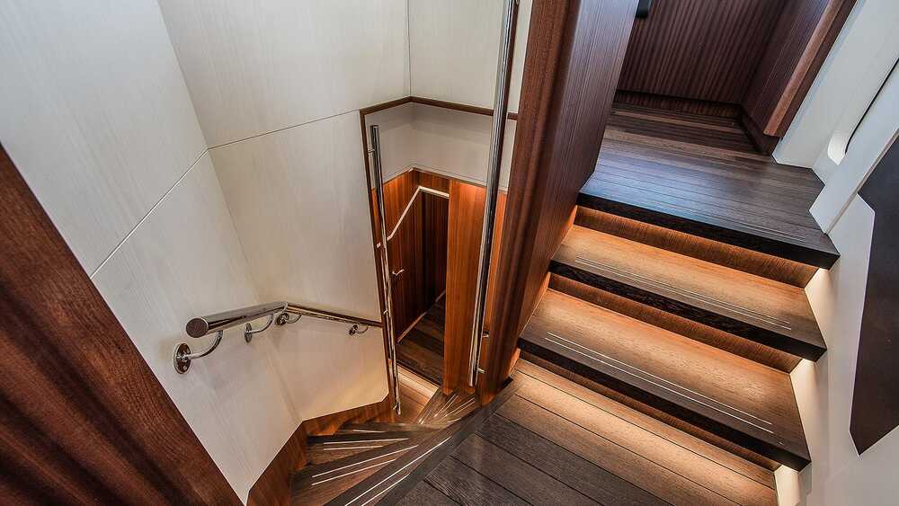 Steps to lower deck