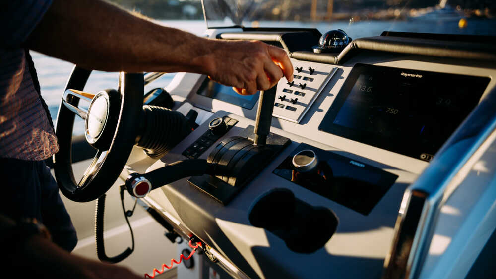 Helm station