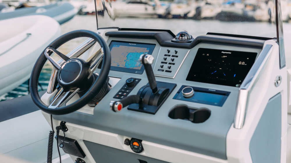 Helm station