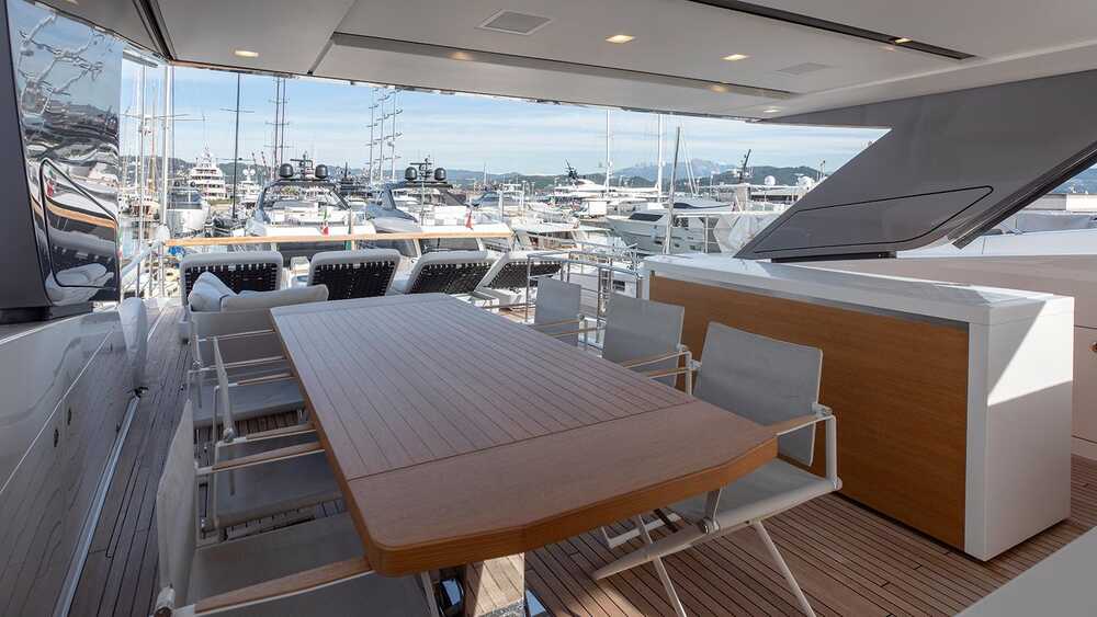 Bar and dining area on flybridge