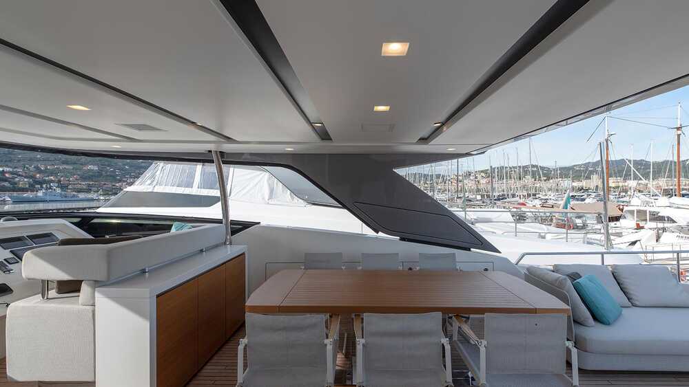 Dining area on flybridge