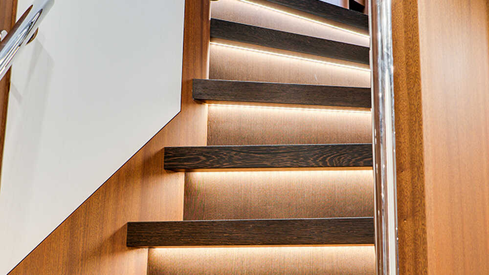 Steps to lower deck