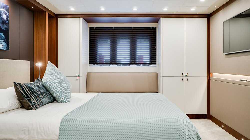 Guest cabin on port side