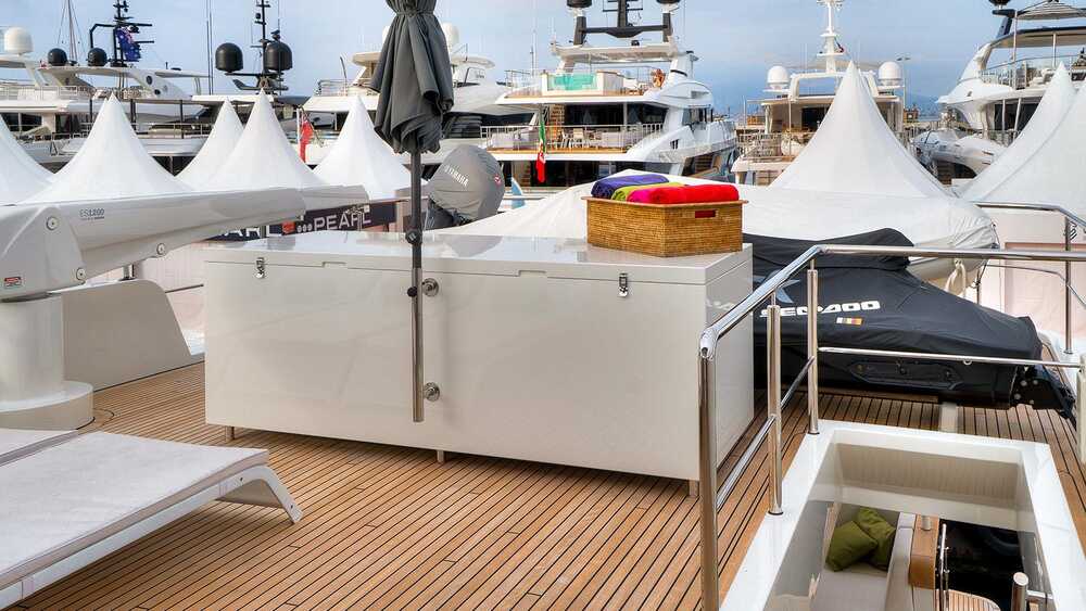 Aft flybridge