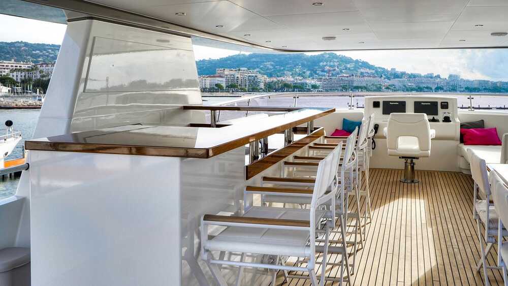 Bar on flybridge
