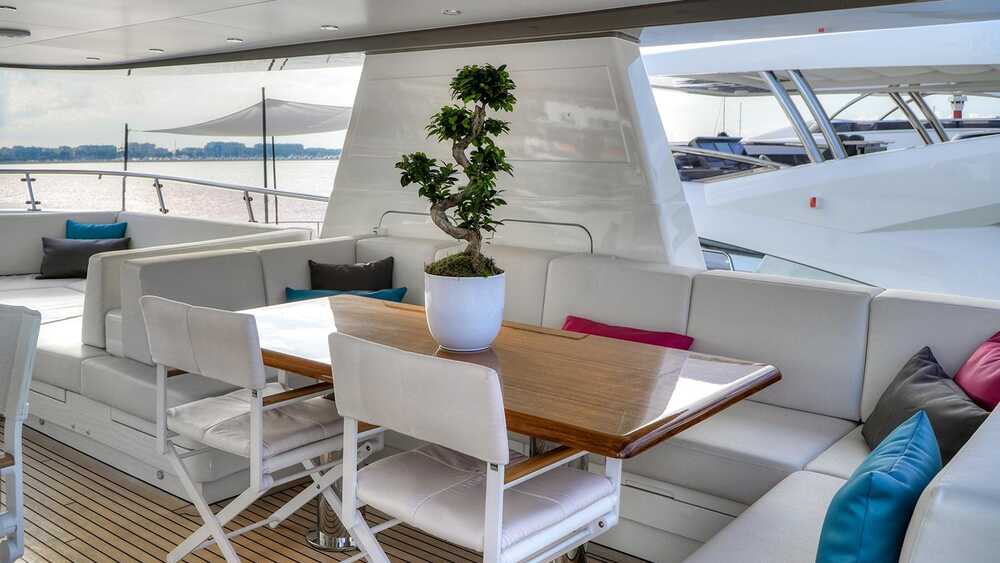 Dining area on flybridge