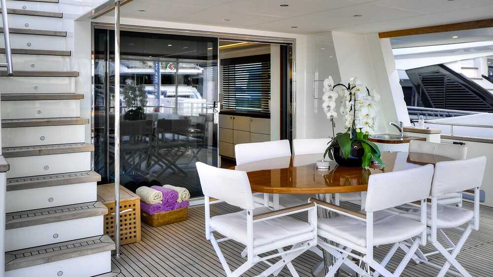 Dining area on cockpit