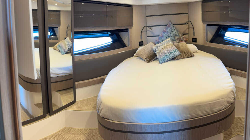 Bow cabin