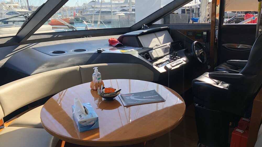 Helm station