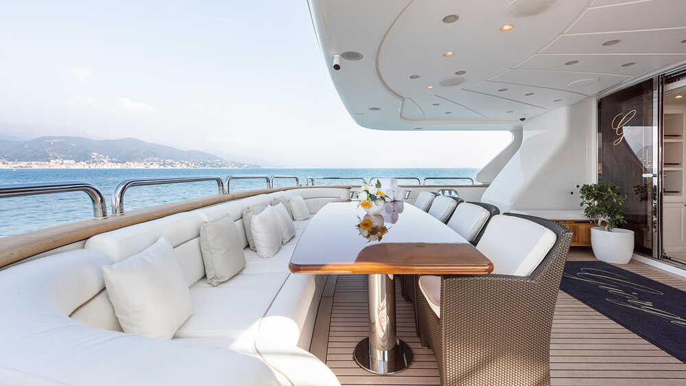 Cockpit maindeck dining
