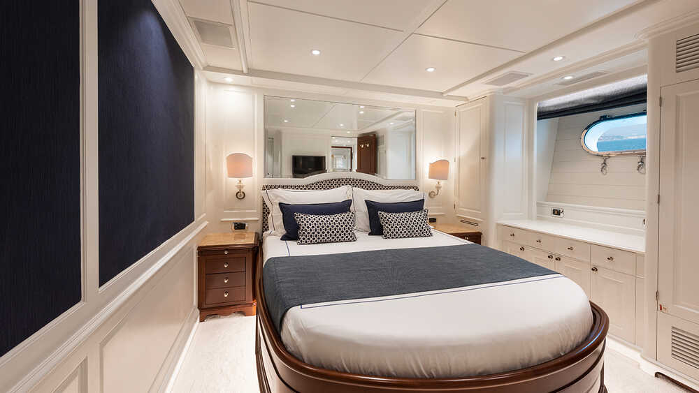 Double guest cabin