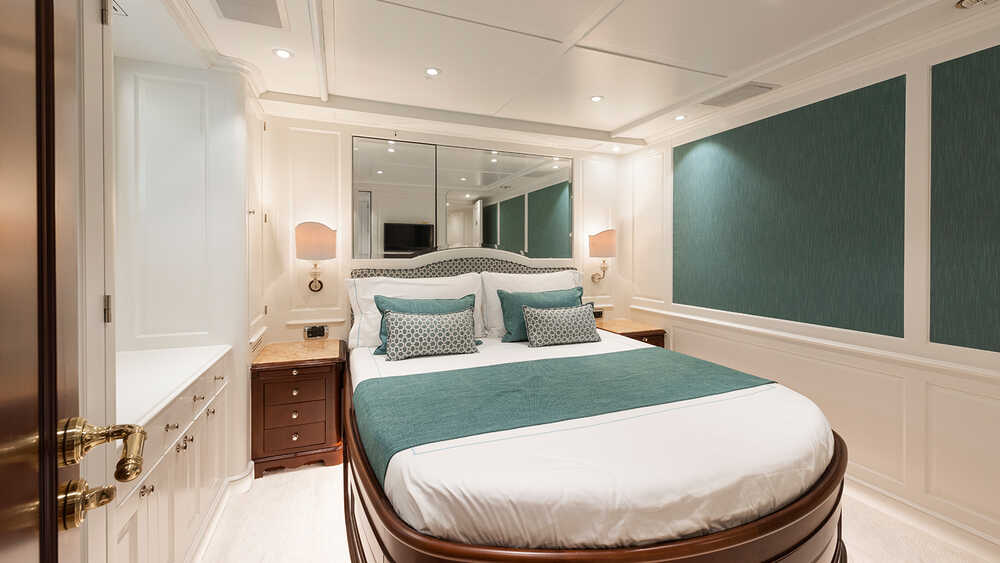Double guest cabin
