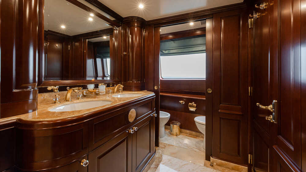 Master cabin bathroom