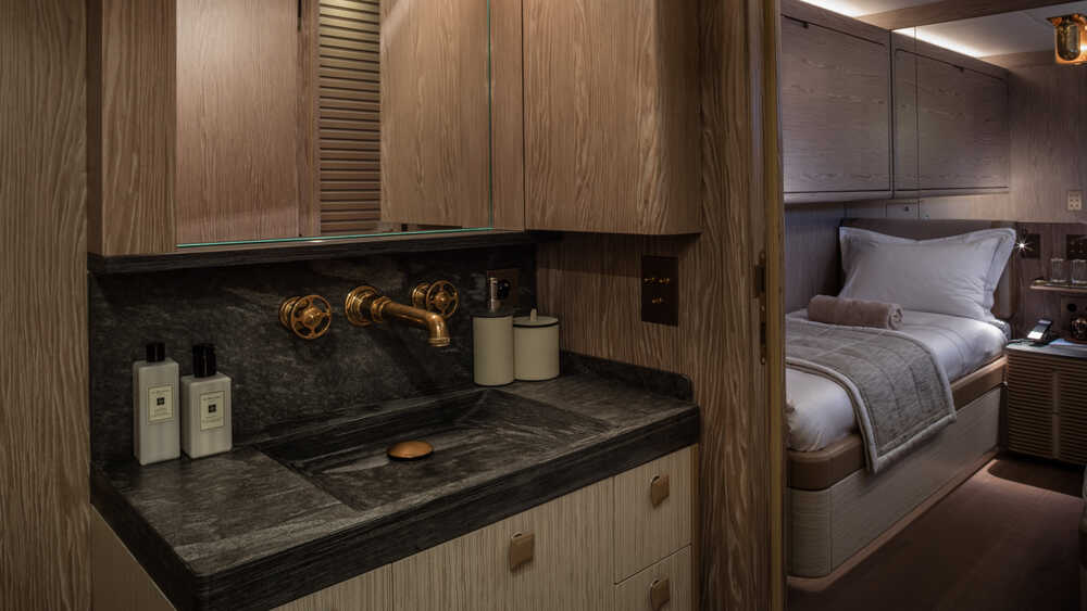 Guest cabin on portside