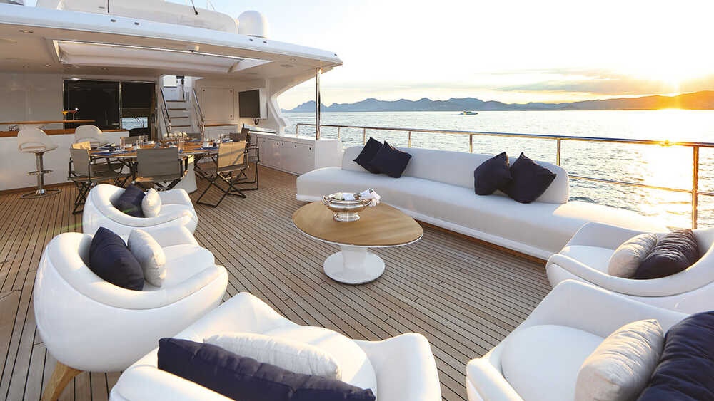 Upper deck lounge area