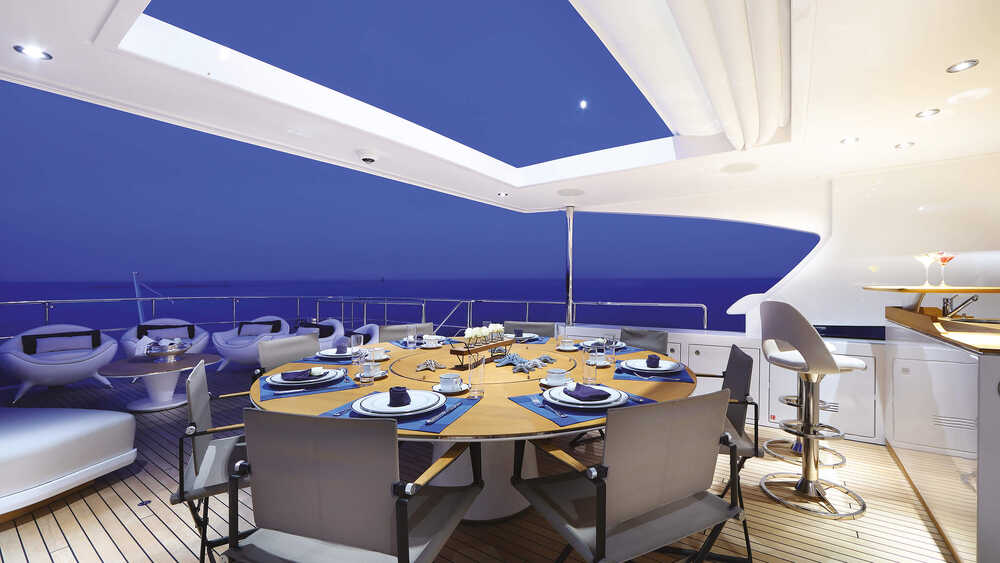 Upper deck dining area