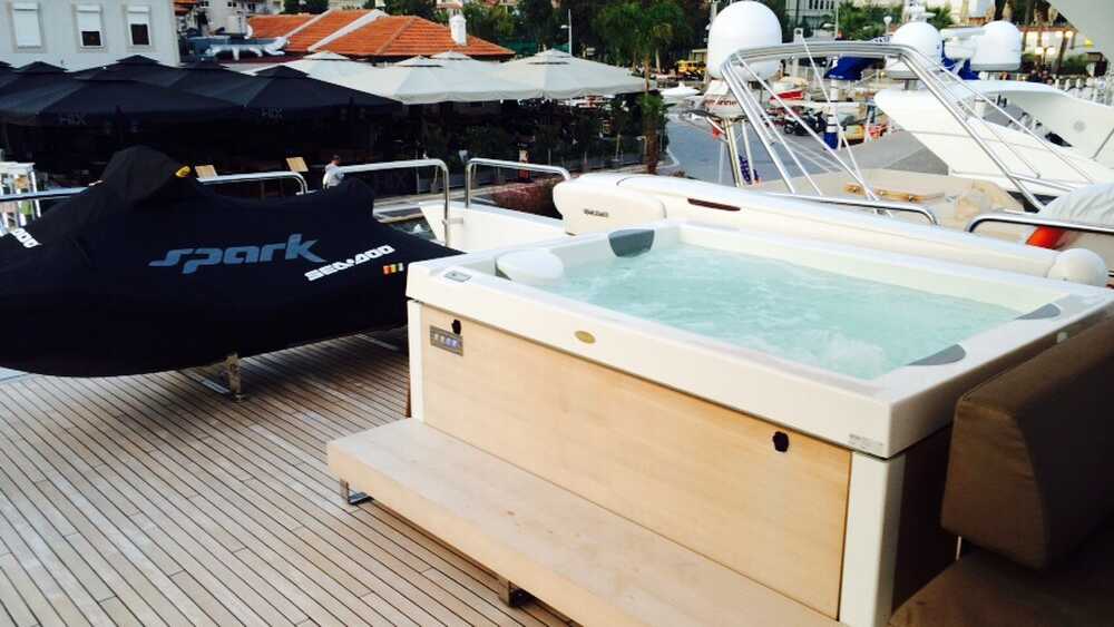 Jacuzzi on flybridge