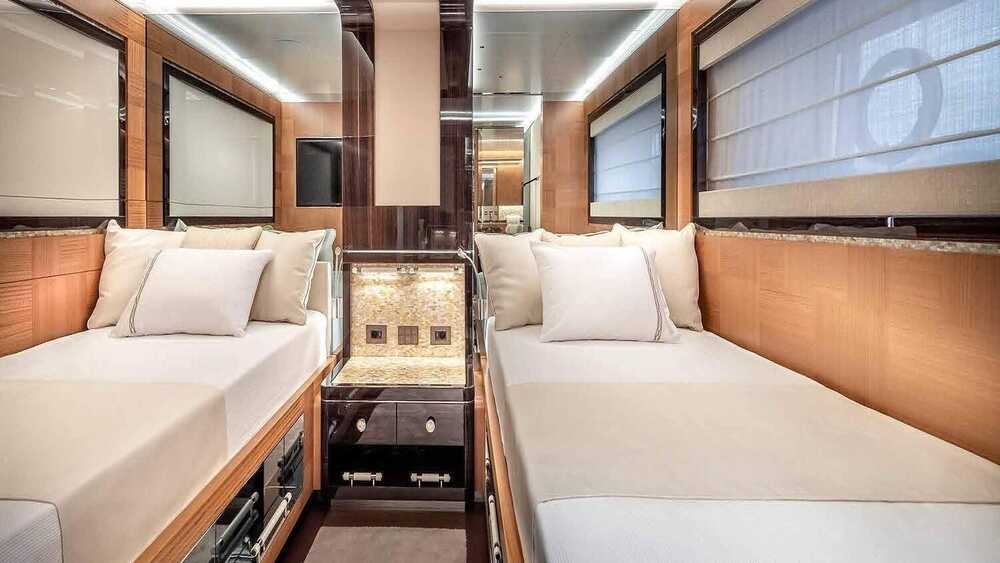 Twin cabin with two beds