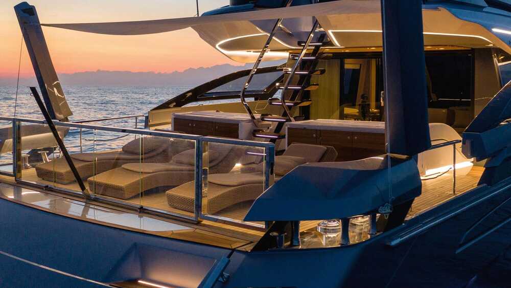 Sunbathing cushions on aft cockpit