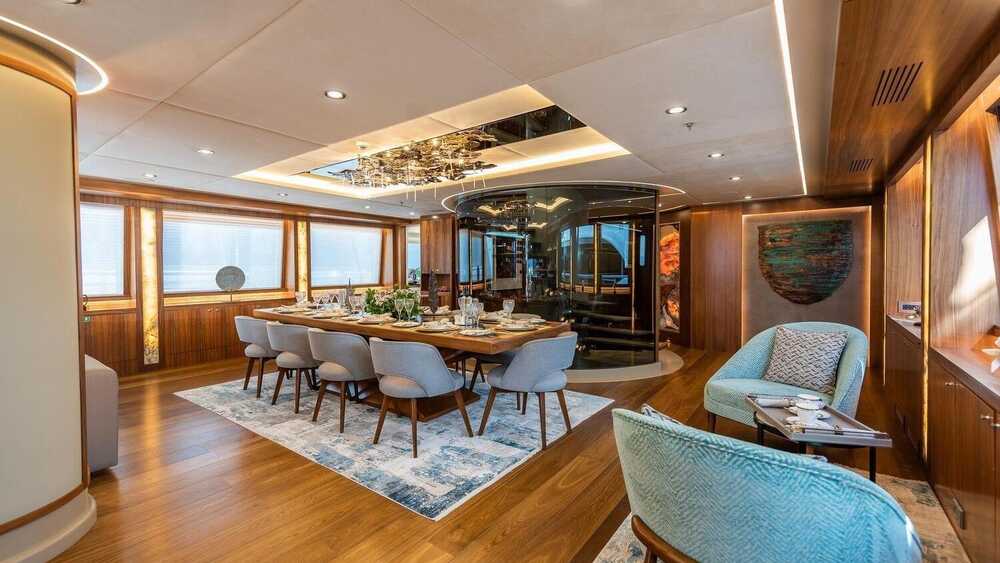 Upper deck dining area