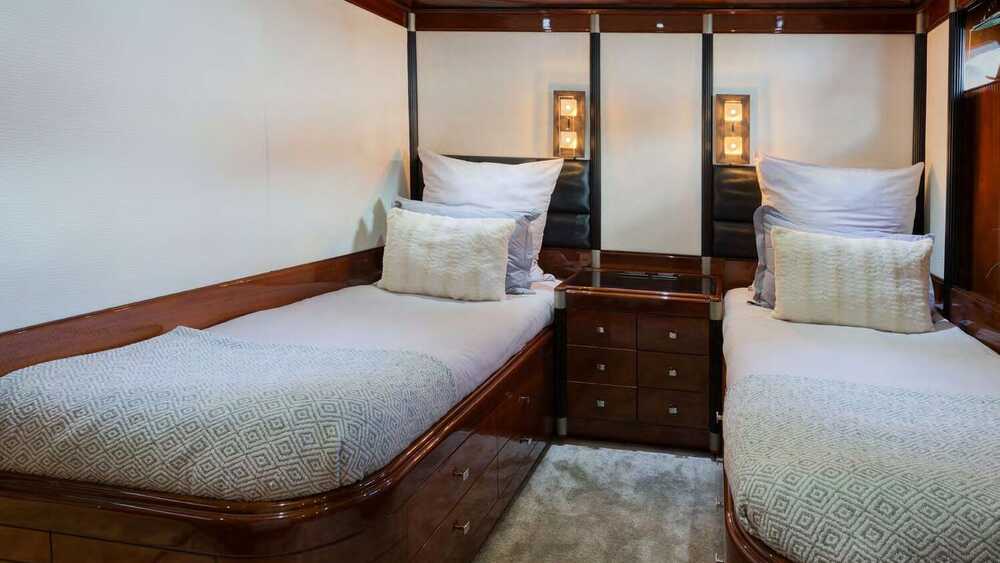 Twin cabin 