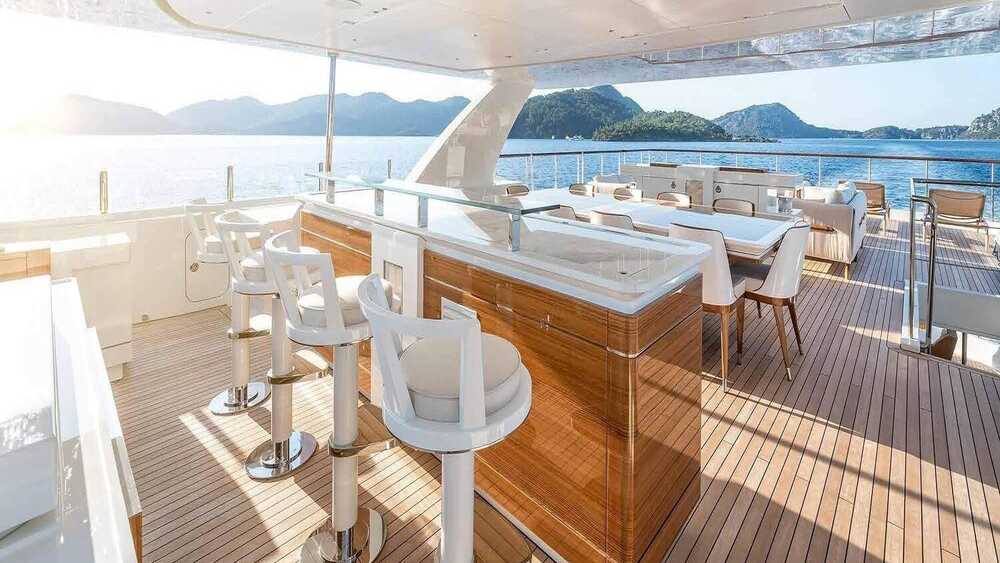 Sundeck bar