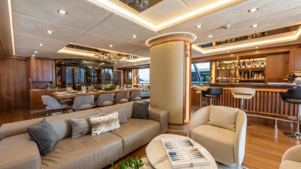 Lounge area main deck