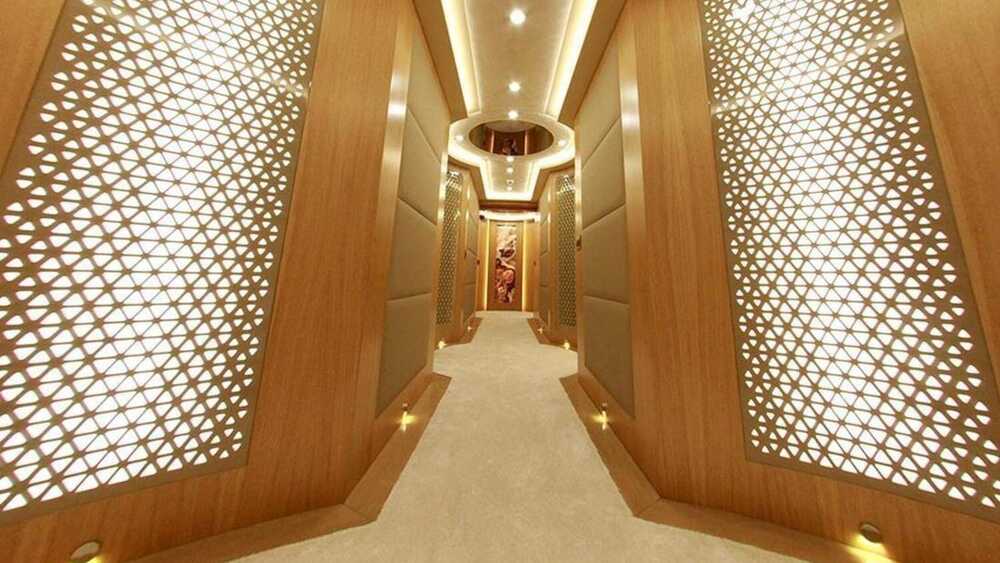 Corridor low deck