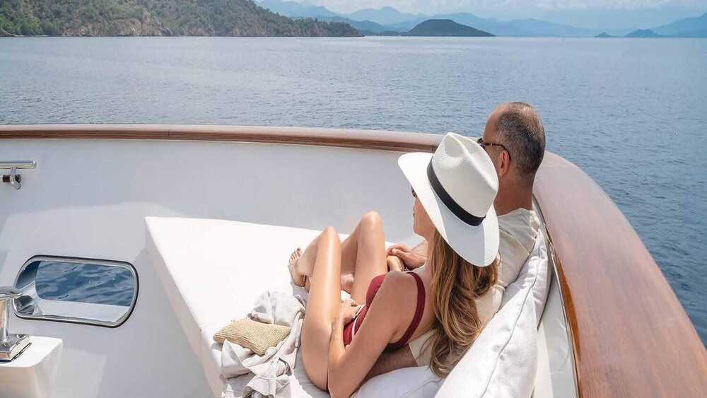 Sunbathing area in the bow on upper deck
