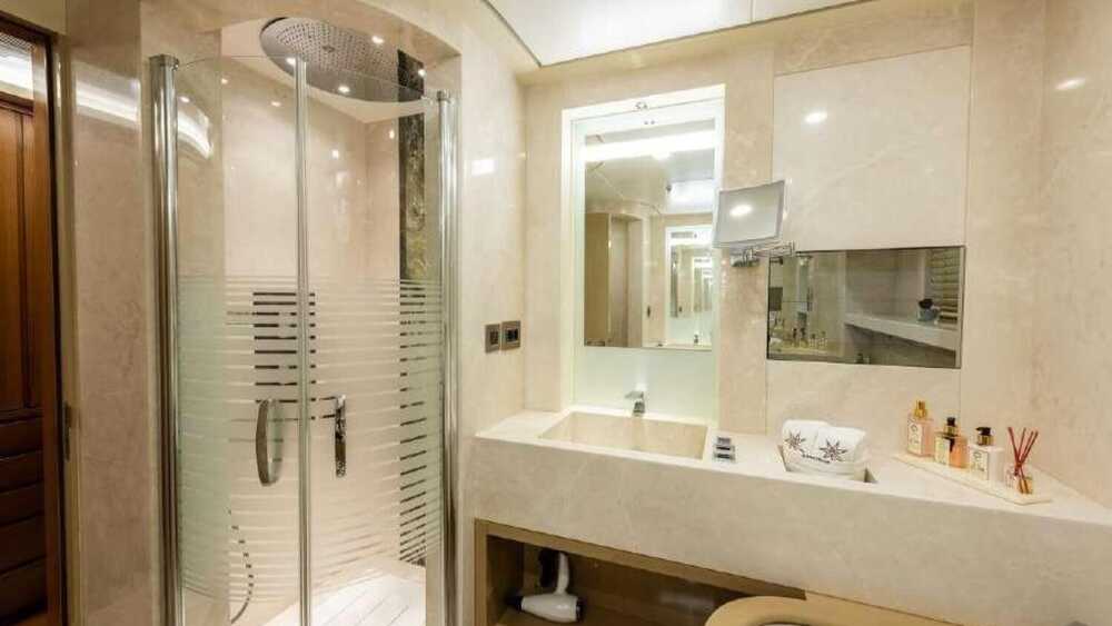 Double cabin bathroom