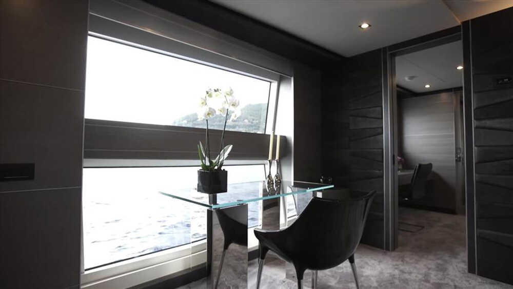 Dressing table in master cabin