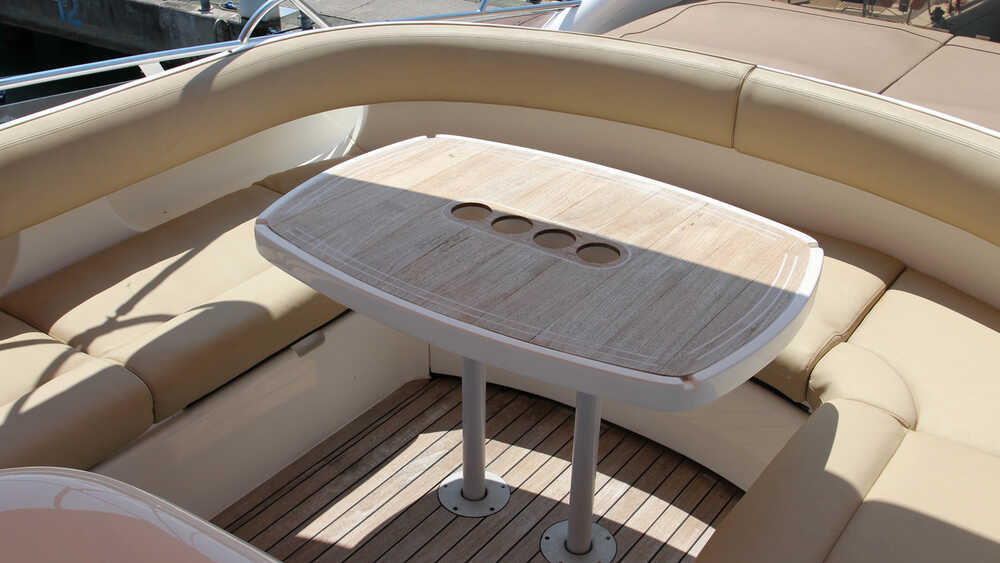 Dining area on the flybridge