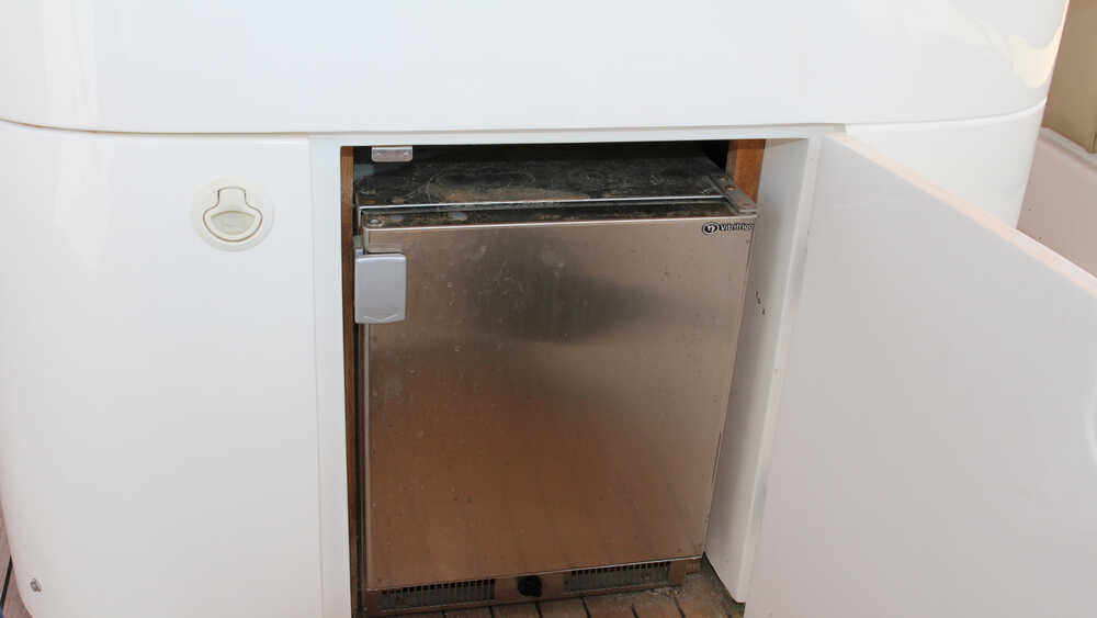 Wet bar on flybridge