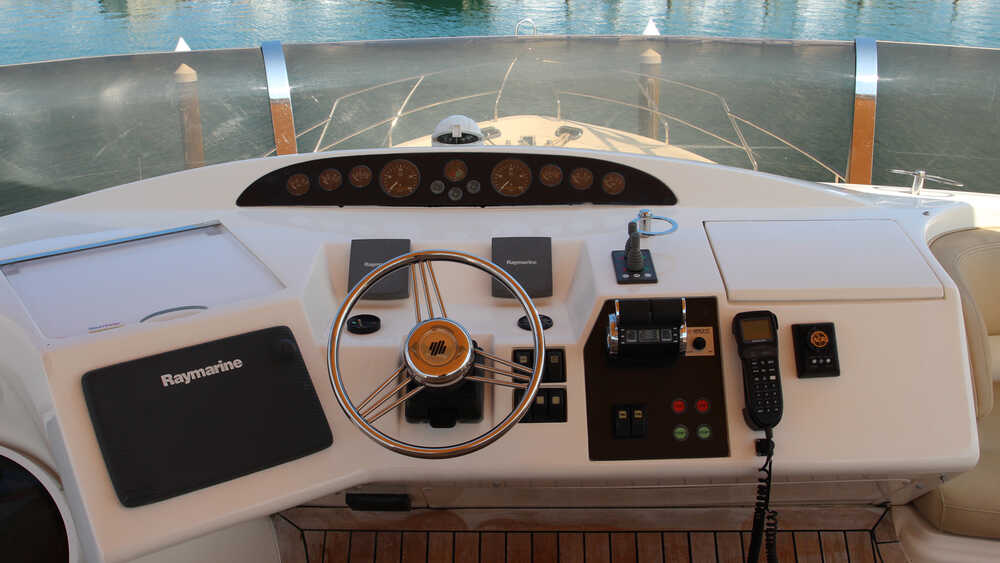 Helm station on flybridge