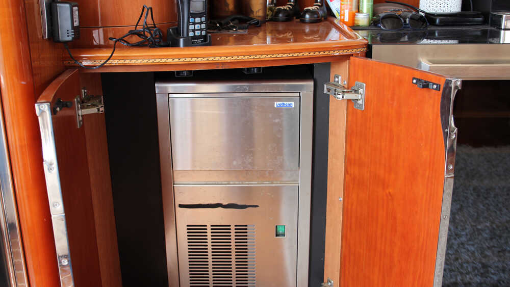 Icemaker in saloon