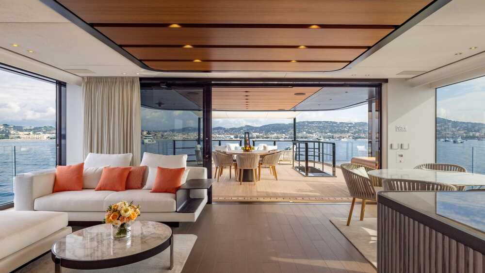 Upper deck
