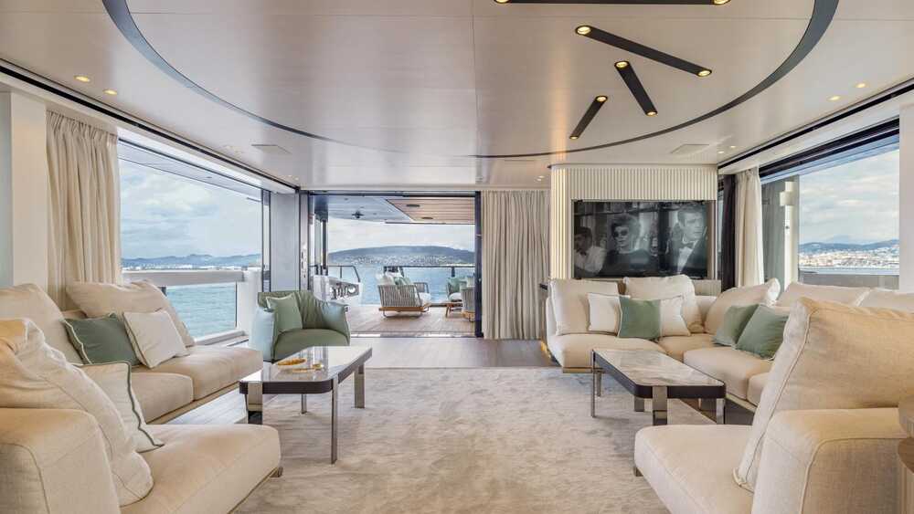 Lounge area in main salon