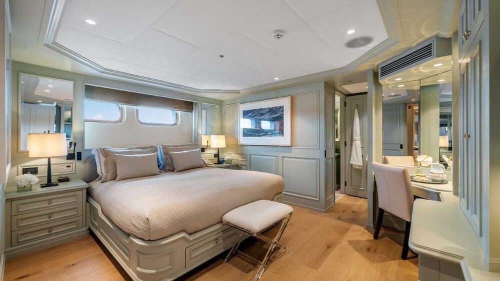 Double guest cabin