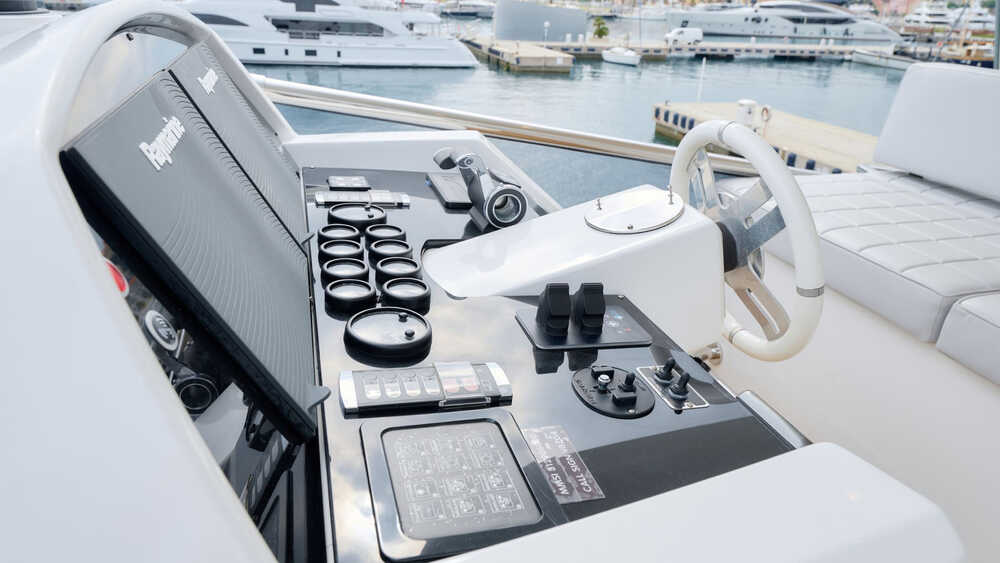 Sun deck helm station