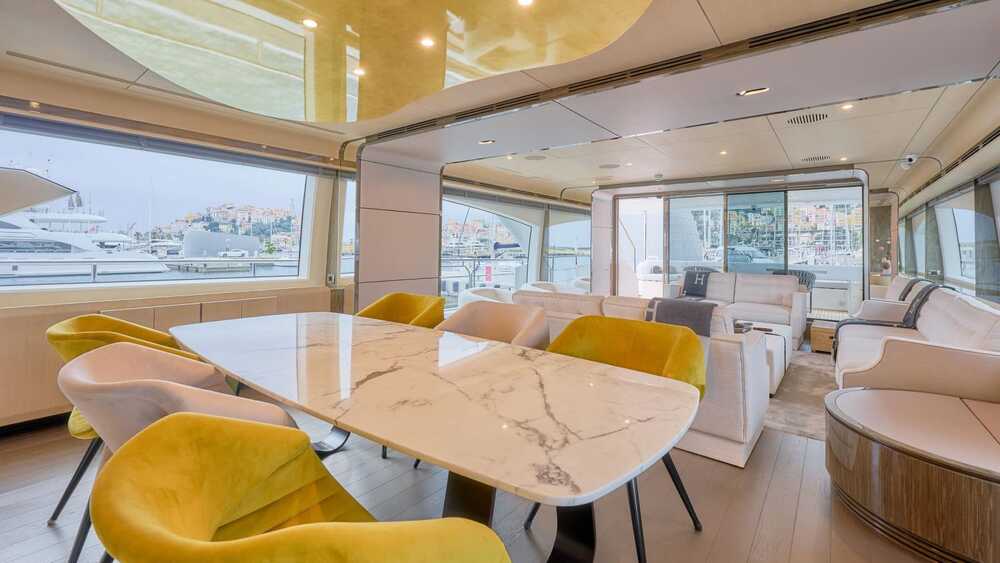 Salon dining 