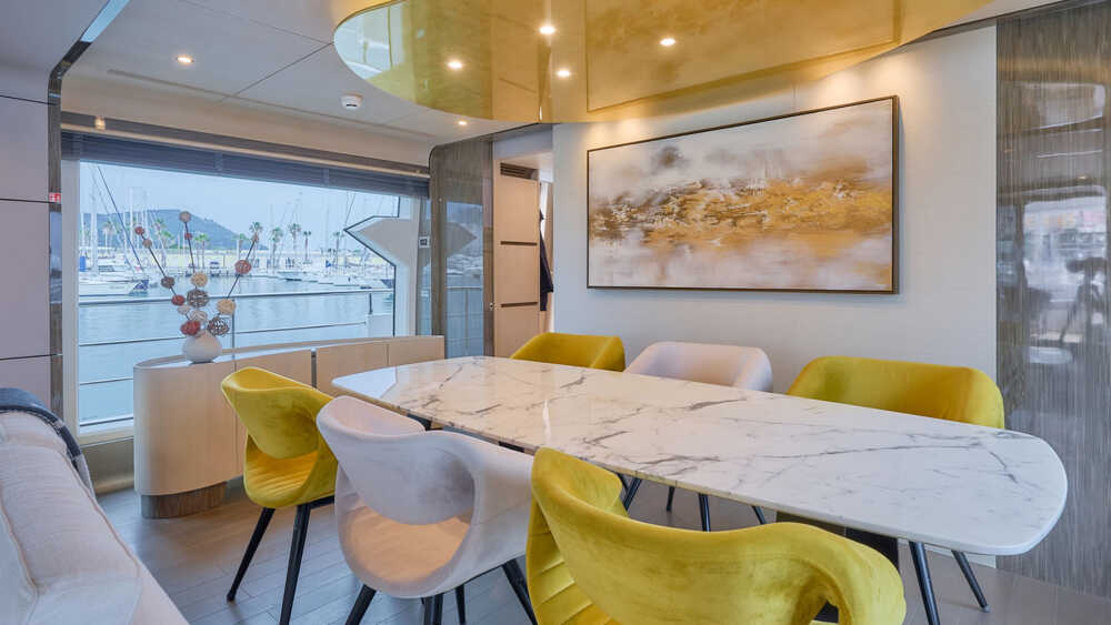 Salon dining 