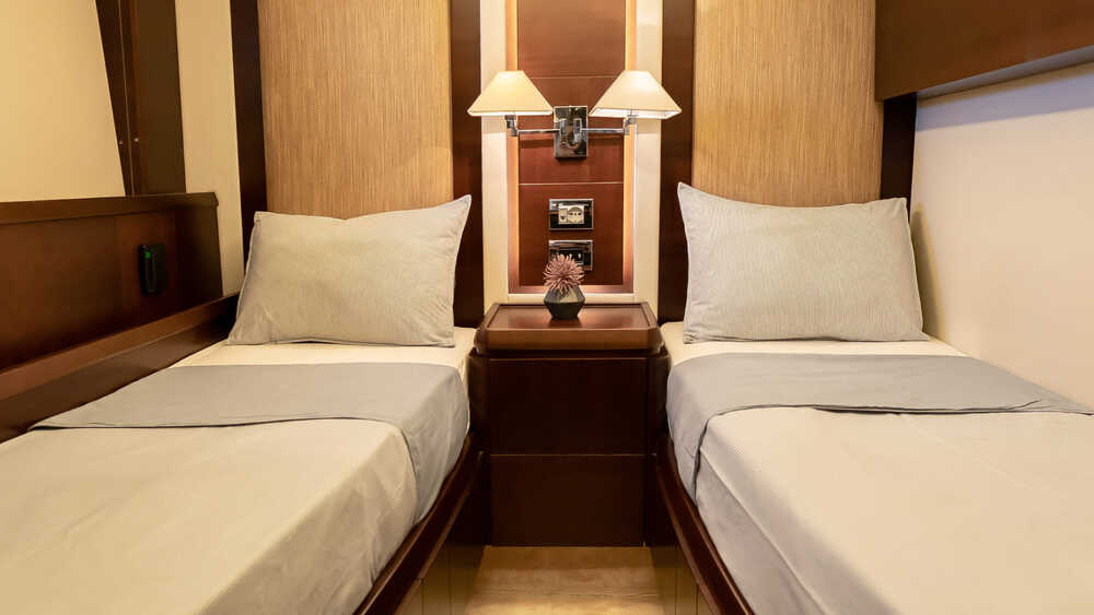 Twin guest cabin