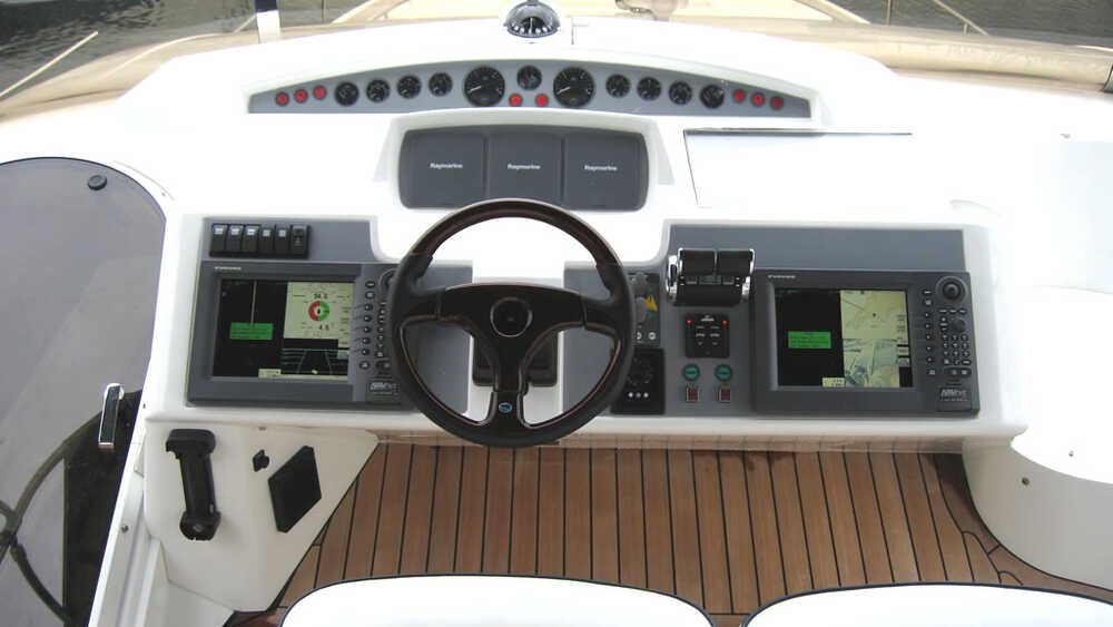 Helm station on flybridge