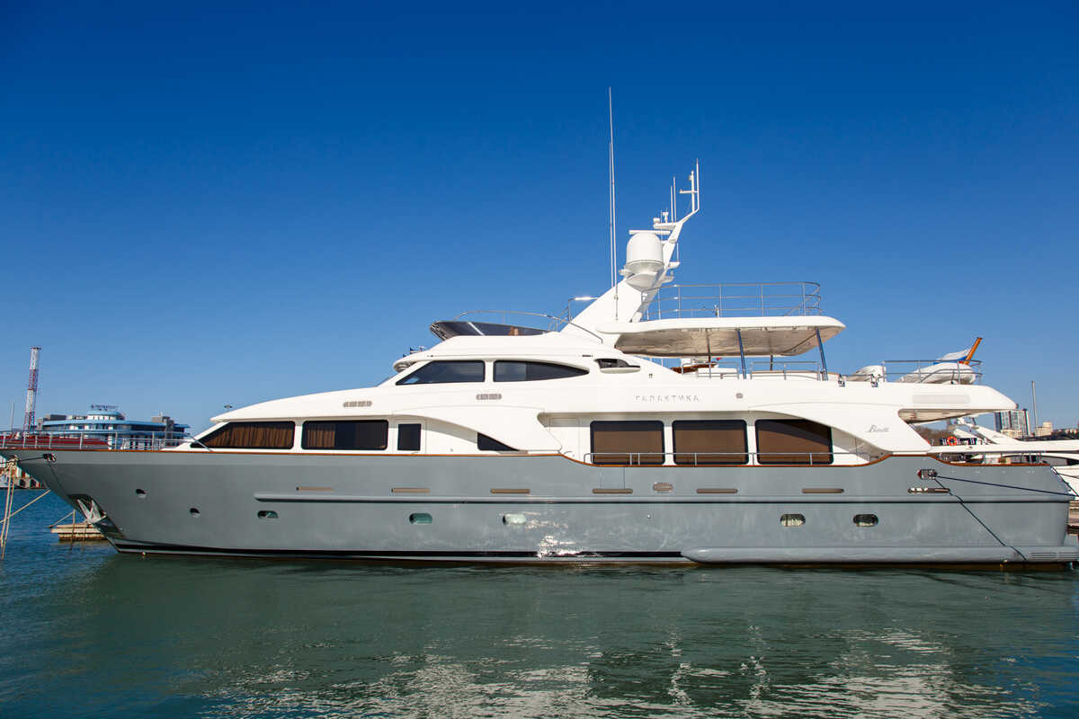 Экстерьер Benetti Tradition 100  M/Y "GALAKTIKA SKAY" 2009