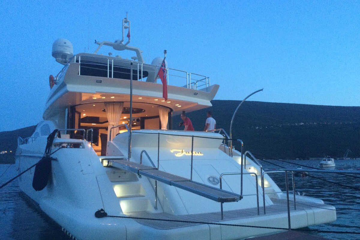 Экстерьер Azimut 98 Leonardo